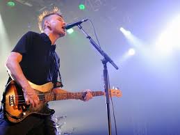 Hoppus has mainly written most of his songs on an acoustic guitar. Nfl5c Zytesfym