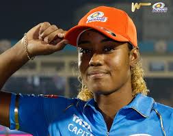 WPL : ஆரஞ்சு கேப்பும் மிரள வைக்கும் பௌலிங்கும்; அங்க பொல்லார்ட் எப்படியோ  இங்க ஹேலி அப்படி!