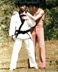 Pin By Tashia Jones On Only The Best Rare Bruce Lee Photos Bruce Lee Training Bruce Lee Photos Bruce Lee
