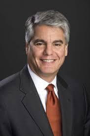 U. of Texas President Will Repay $27,000 for Expensive Flights