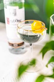 The perfect martini = chill a martini glass and store the vodka in a freezer or refrigerator. Der Perfekte Martini 10 Dinge Die Ihr Wissen Solltet