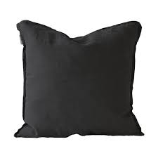 Qualité best pour cette housse de coussin en lin lavé onega à l'effet naturellement et légèrement froissé. Housse De Coussin 100 Lin Noir 50x50cm Tell Me More Petite Lily Interiors