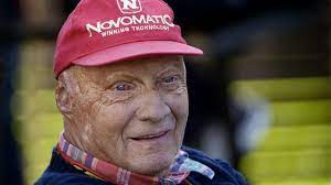 Des weiteren atmete niki lauda bei dem unfall giftige dämpfe, durch das verbrannte plastik und das geschmolzene gummi, ein, welche seine lunge verätzten. Was Marken Und Manager Von Niki Lauda Lernen Konnen Absatzwirtschaft
