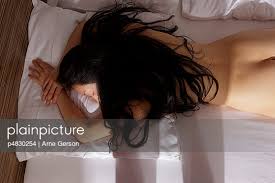 Besten bilder, videos und sprüche und es kommen täglich neue lustige facebook bilder auf debeste.de. Plainpicture Plainpicture P4830254 Frau Im Bett Plainpicture Arne Gerson