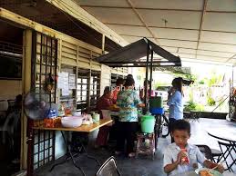 Cut chee cheong fun into pieces, sprinkle with crispy shallots and sesame seeds and serve with mushroom soy sauce and chili sauce. Ipoh æ€¡ä¿ Ipoh Famous Pasir Pinji Chee Cheong Fun Facebook