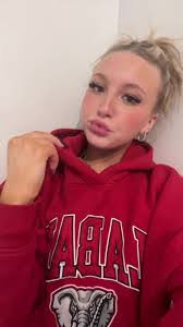 Donna Suter's Instagram, Twitter & Facebook