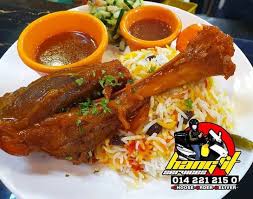 Kabsah rice with sirloin beef stuffed with vegetable, black pepper sauce with camel milk dates drink. Restoran Chef Ammar Facebook