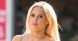 CJ "Lana" Perry: Nikt na stacji benzynowej nie mógł oderwać od niej oczu