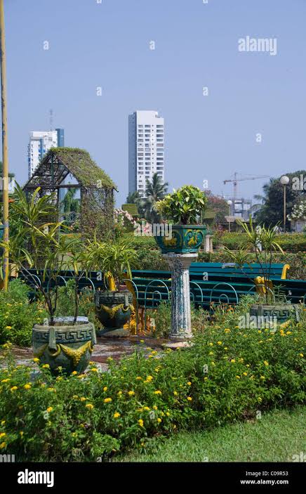 Hanging garden mumbai hi-res stock photography and images - Alamy