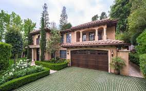 Kim Kardashian S Former L A Mansion Back On Market In 2021 Mansions Celebrity Houses House Design