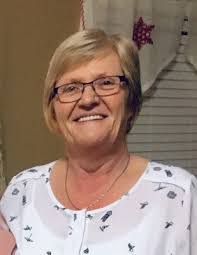 Marilyn Earle's Instagram, Twitter & Facebook