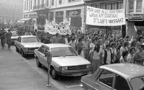 You have downloaded the files for the font race1: Vor 40 Jahren Zuri Brannt Radio Bern Rabe