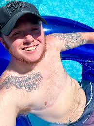 Warm weather = one happy man 😩🙌🏻