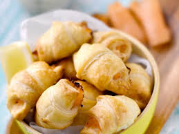 Petits Croissants Au Saumon Fume Toast Aperitif Recette Recettes De Cuisine Recette Feuillete Aperitif Saumon Fume
