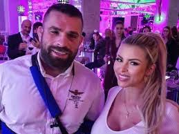 Očakávaný karlos vémola však nenastúpil. Karlos Vemola Isiel Na Dovolenku Bez Partnerky Drsny Odkaz Od Lely Letel Tam S Dvomi K Vami Topky Sk