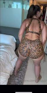 YesJulz Twerking
