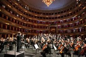 Il teatro alla scala è situato nel centro storico di milano, in piazza della scala, di fronte a palazzo marino, sede del comune. The Stars Shine In Milan For La Scala S Season Opening Spectacular Seen And Heard International