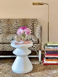 A side table obviously comes with a multitude of benefits that even your modern coffee table cannot offer. Ffzqcoyl2egznm
