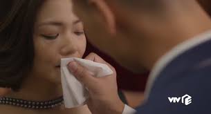 Khán giả xanh mặt trước gã chồng ghen tuông bệnh hoạn, cứ cãi vã là đè vợ  ra ân ái