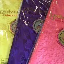Quel Choix Tellement De Couleurs Sublimes Mama Getzner Vous Livre Vos Bazins Chez Vous En Mode Africaine Bazin Bazin Getzner Robe Africaine Moderne Longue
