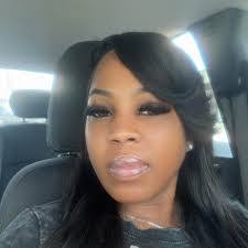 Kate Hentz's Instagram, Twitter & Facebook