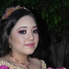 Jeniffer Anely festeja junto a su familia sus 15 primaveras