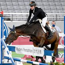 Kim raisner has been thrown out of the olympic games after she appeared to punch a horse in the women's modern pentathlon event on friday; I1zagpwh9tostm