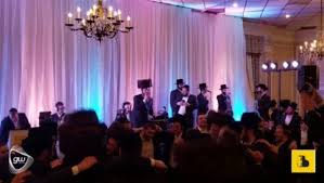 מזל טוב לידידי החתן סענדי דייטש @sendy_deutsch שיהיה בית נאמן בישראל ,  #dance #dancefloor #holy #chasidim #happy #wedding #freinds #together  #goodvibes #mazeltov