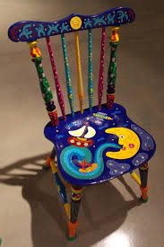Pintado A Mano Hermosa Silla Con Colores Y Patrones De Abundancia Contenido Divertido Y Fe Hand Painted Chairs Whimsical Painted Furniture Whimsical Furniture
