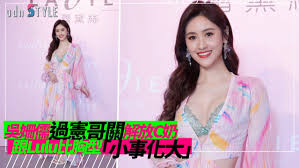 32歲王柏傑和36謝欣穎在照片中皆穿一身黑，兩人甜蜜地緊緊抱在一起，從臉上的燦爛笑容，就感覺得出他們散發甜蜜的粉紅泡泡，而謝欣穎僅簡單寫下：「 have a nice day」，大方認了這段姐弟戀，而. Iupo Osa Gsygm