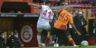 Mücadelenin var hakemi ise tugay kaan numanoğlu. Galatasaray Antalyaspor Macinda Da Hakem Rezilligi Devam Etti Sosyal Medya Bu Pozisyon Icin Birbirine Girdi