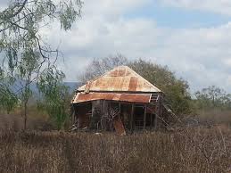 Abandoned House On Charters Towers Road Near Townsville North Queensland Old Farm Houses Abandoned Houses Australian Homes