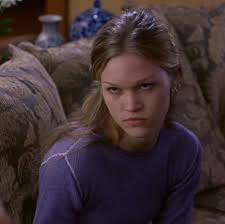 Her shirt shows off her chest and even has flowers on it. Julia Stiles Channels Kat Stratford From 10 Things I Hate About You In The Ultimate Clapback