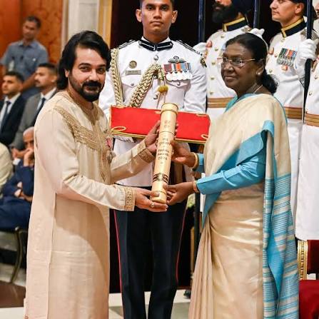 Proud moment for Bengali cinema. Prosenjit Chatterjee receives the Padma  Shri from President Droupadi Murmu at Rashtrapati Bhavan, marking a proud  milestone in his illustrious journey. #ProsenjitChatterjee #PadmaShri