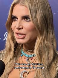 Jessica Simpson Returns to the Stage at American Idol