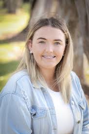 Carole Bohn's Instagram, Twitter & Facebook