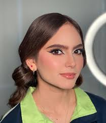 Valentine's Day MakeUp 🏹💋❤️❣️. . . . #valentinesday #valentinesdaymakeup  #redlips #hairstyle #hairstyles #glammakeup