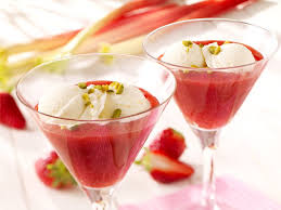Frozen Joghurt Mit Erdbeer Rhabarber Grutze Rezept Erdbeer Rhabarber Rezepte Rhabarber