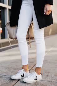 Woman Wearing White Skinny Jeans Veja Esplar White Sneakers Fashion Jackson San Diego Fashion Blogger White Fashion Sneakers Fashion Jackson White Skinny Jeans