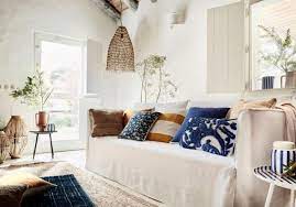 Nous avons souhaité accompagner nos clients dans leurs projets de déco en leur donnant la possibilité d'associer. Comment Amenager Son Salon En 20 Idees Lumineuses Elle Decoration