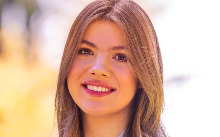 Infanta Sofía gây sốt với bộ trang phục giản dị nhưng nổi bật trên trang bìa tạp chí