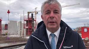 Martial Saddier, président du Conseil départemental de la Haute-Savoie,  pose la première pierre du collège de Saint-Cergues