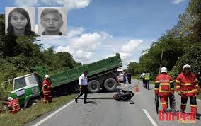 Keadaan di bahagian kereta sandra selepas kemalangan. Dua Maut Nahas Di Jalan Kota Samarahan Mambong Utusan Borneo Online
