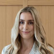 Lynette Barlow's Instagram, Twitter & Facebook