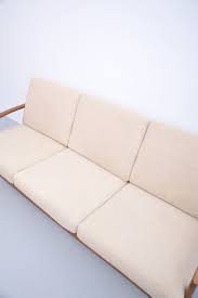 From patio dining sets to rocking chairs and luxury poolside chaises, we take pride in providing durable and beautiful teak furniture solutions that transform outdoor spaces. 3er Teak Sofa Moebel Perdu
