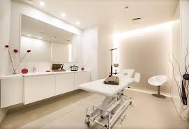 Yes, free parking is available to guests. Hotel Europa Eforie Nord