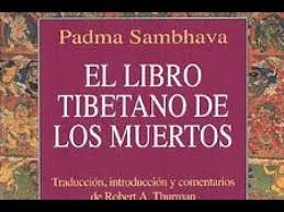 El lamaísmo en su libro tibetano de los muertos y los rosacruces 18 hablan de un período de revisión de la vida que ocurre inmediatamente después de la muerte y antes de ingresar en los planos de existencia del más allá (antes de que se rompa el cordón de plata), seguido por un juicio, más parecido a una revisión final o un informe. El Libro Tibetano De Los Muertos Padma Sambhava Bardo Thodol Youtube