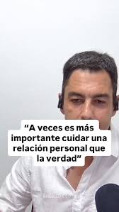 “A veces es más importante cuidar una relación personal que la verdad”.,  Episodio completo en Youtube y Spotify ✨