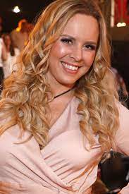 She has taken part in let's dance on tv4 in 2011. Isabel Edvardsson Starportrat News Bilder Gala De