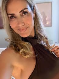 Amanda Goff's Instagram, Twitter & Facebook